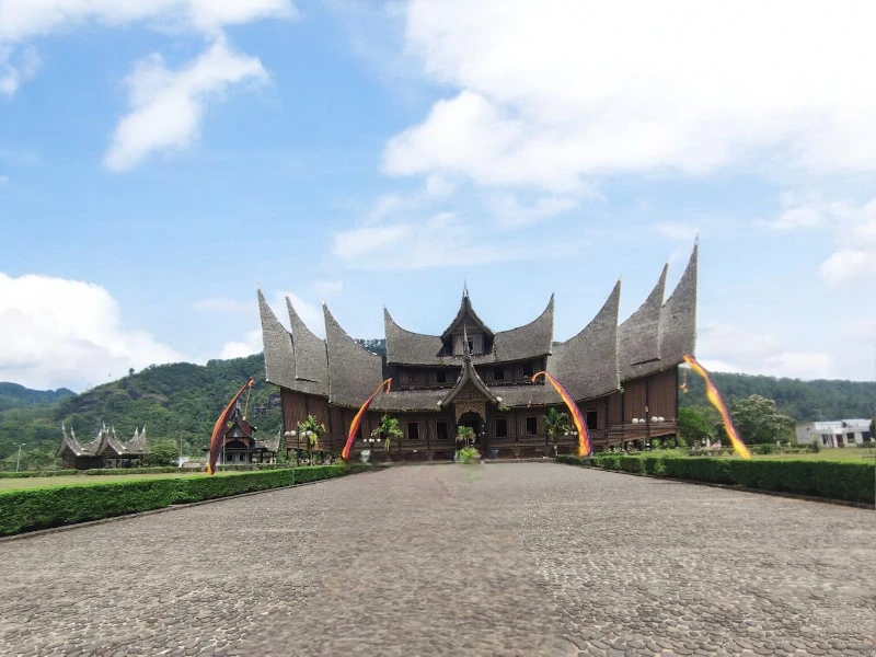 Istano Basa Pagaruyung – Keajaiban Budaya Minangkabau di Sumatera Barat Istano Basa Pagaruyung – Keajaiban Budaya Minangkabau di Sumatera Barat